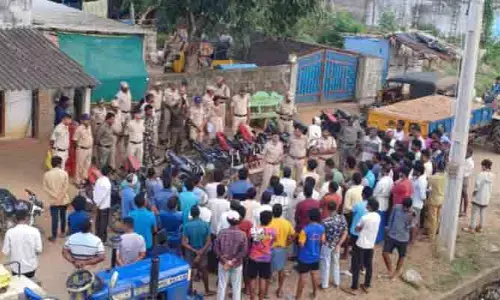 మట్టేవాడలో కార్డన్ సెర్చ్ నిర్వహించిన పోలీసులు