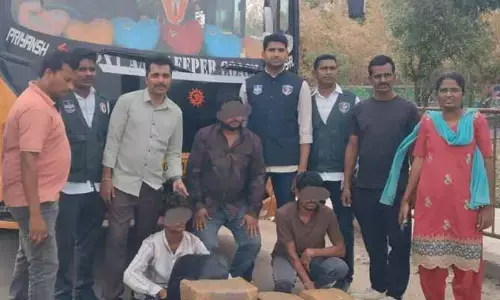 ట్రావెల్స్ బస్సుల్లో గంజాయి రవాణా