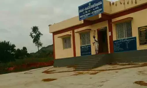 రేవల్లిలో సీసీ రోడ్డుకు క్యూరింగ్ చేయలేదంటూ ఆరోపణలు