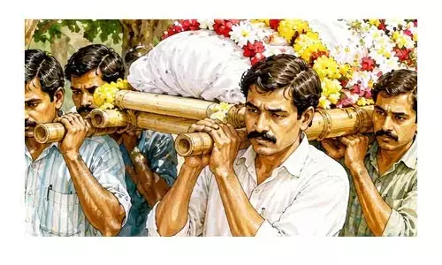 పాడె మోసేందుకు ‘ఆ నలుగురు’ లేని సమాజం మనది ! పాడె మోసేందుకు ‘ఆ నలుగురు’ లేని సమాజం మనది !
