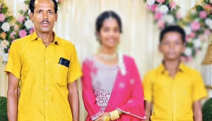 భార్య వెళ్లిపోయిందని పిల్లలకు కరెంట్ షాక్ ఇచ్చి తానూ ఆత్మహత్య చేసుకున్న తండ్రి భార్య వెళ్లిపోయిందని పిల్లలకు కరెంట్ షాక్ ఇచ్చి తానూ ఆత్మహత్య చేసుకున్న తండ్రి