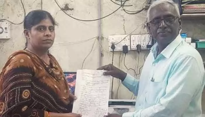 తుంగతుర్తి మీదుగా హన్మకొండకు బస్సు నడపండి.. వినతిపత్రం అందజేత తుంగతుర్తి మీదుగా హన్మకొండకు బస్సు నడపండి.. వినతిపత్రం అందజేత
