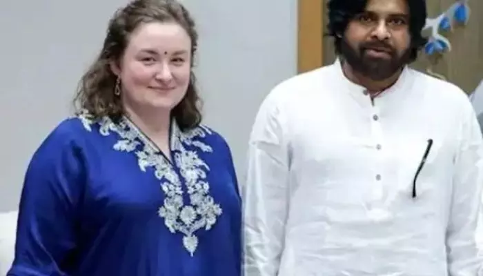 పవన్ కల్యాణ్ కోసం ఎమోషనల్ మెసేజ్ షేర్ చేసిన అన్నా కొణిదెల పవన్ కల్యాణ్ కోసం ఎమోషనల్ మెసేజ్ షేర్ చేసిన అన్నా కొణిదెల