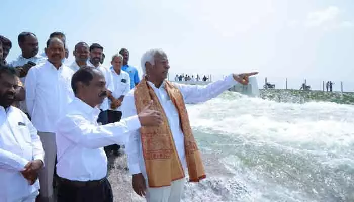 వ్యవసాయానికి కొండంత భరోసా.. దేవాదుల ప్రాధాన్యత పై హర్షం వ్యక్తం చేస్తున్న రైతులు వ్యవసాయానికి కొండంత భరోసా.. దేవాదుల ప్రాధాన్యత పై హర్షం వ్యక్తం చేస్తున్న రైతులు