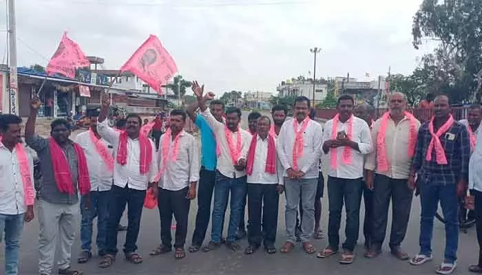 బాన్సువాడలో బీఆర్ఎస్ ఆందోళన.. సీఎం రేవంత్ దిష్టిబొమ్మ దహనం బాన్సువాడలో బీఆర్ఎస్ ఆందోళన.. సీఎం రేవంత్ దిష్టిబొమ్మ దహనం
