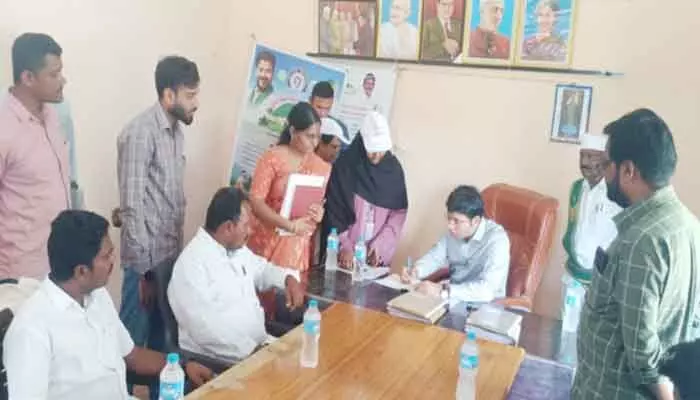 ఎస్ఆర్ఐను పారదర్శకంగా చేపట్టాలి: జిల్లా కలెక్టర్ భవేష్ మిశ్రా ఎస్ఆర్ఐను పారదర్శకంగా చేపట్టాలి: జిల్లా కలెక్టర్ భవేష్ మిశ్రా