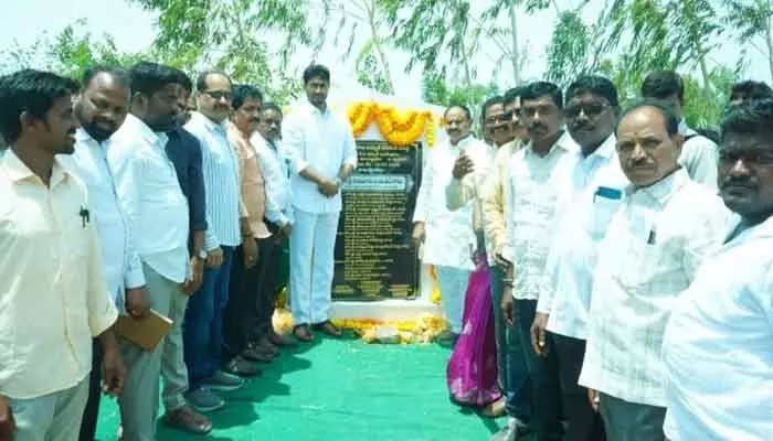 చలకుర్తిలో 33/11 కేవీ నూతన సబ్స్టేషన్కు భూమి పూజ చలకుర్తిలో 33/11 కేవీ నూతన సబ్స్టేషన్కు భూమి పూజ