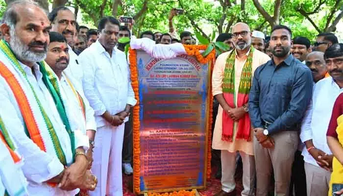 విద్యాభివృద్ధికి రాష్ట్ర ప్రభుత్వం పూర్తి సహకారం: మంత్రి అడ్లూరి విద్యాభివృద్ధికి రాష్ట్ర ప్రభుత్వం పూర్తి సహకారం: మంత్రి అడ్లూరి