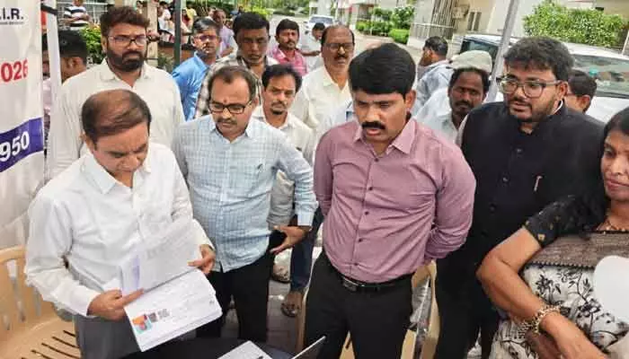 ఎన్యూమరేషన్ ఫారం లో పూర్తి వివరాలు నమోదు చేయాలి.. ఎన్యూమరేషన్ ఫారం లో పూర్తి వివరాలు నమోదు చేయాలి..