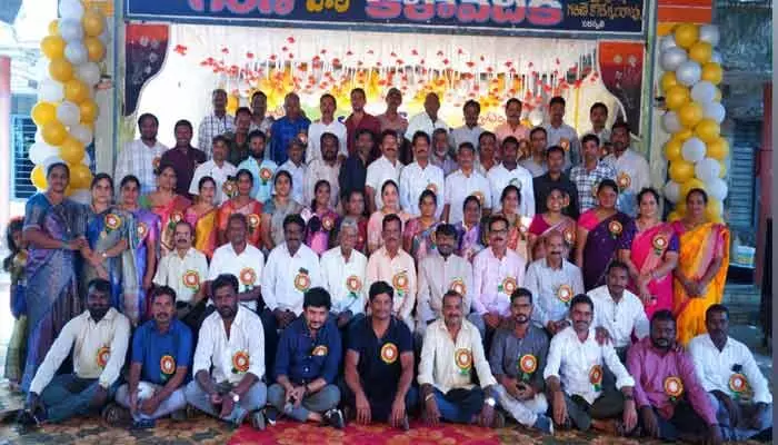 మునగాలలో పూర్వ విద్యార్థుల అపూర్వ కలయిక.. మునగాలలో పూర్వ విద్యార్థుల అపూర్వ కలయిక..