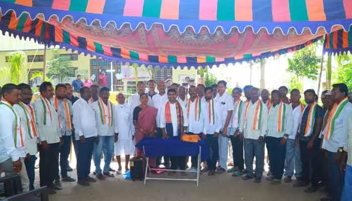 కొడిమ్యాలలో కాంగ్రెస్లో భారీ చేరికలు కొడిమ్యాలలో కాంగ్రెస్లో భారీ చేరికలు