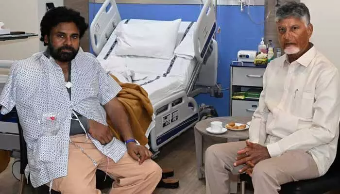 పవన్ కల్యాణ్ రెండో చేతికీ సమస్య ఉంది: సీఎం చంద్రబాబు పవన్ కల్యాణ్ రెండో చేతికీ సమస్య ఉంది: సీఎం చంద్రబాబు