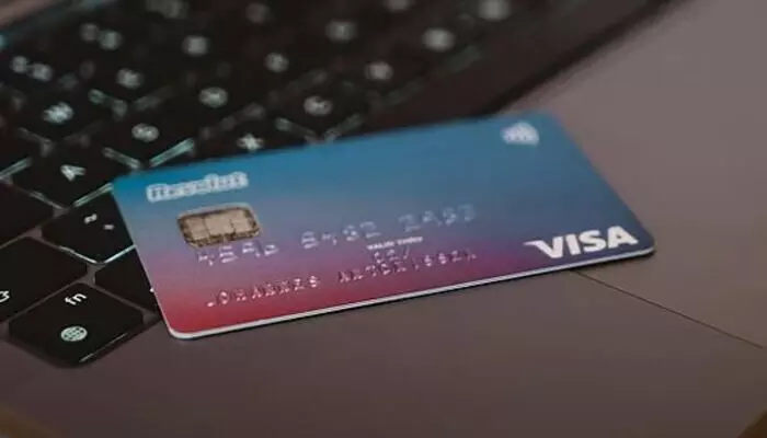 Credit Cards: ఒక్కటి కాదు.. ఇప్పుడు మూడు, నాలుగు క్రెడిట్ కార్డులు Credit Cards: ఒక్కటి కాదు.. ఇప్పుడు మూడు, నాలుగు క్రెడిట్ కార్డులు
