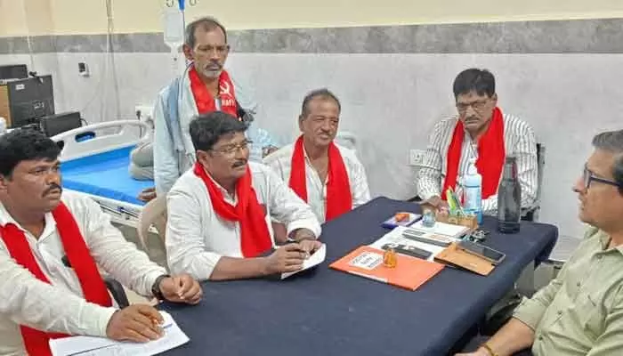 శాశ్వత వైద్యులను నియమించాలని సీపీఐ(ఎం) నాయకులు డిమాండ్ శాశ్వత వైద్యులను నియమించాలని సీపీఐ(ఎం) నాయకులు డిమాండ్