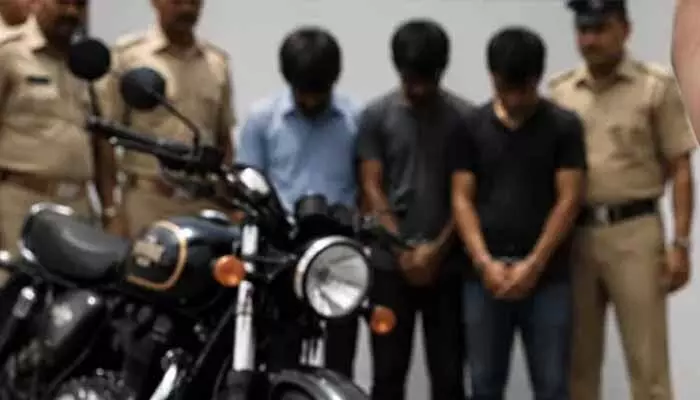 తిరుపతి డ్రగ్స్ కేసు.. అరెస్టైన ముగ్గురిలో ఒకరు టీటీడీ ఉద్యోగి...! తిరుపతి డ్రగ్స్ కేసు.. అరెస్టైన ముగ్గురిలో ఒకరు టీటీడీ ఉద్యోగి...!