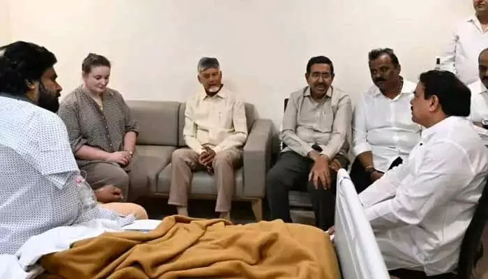 డీసీఎం పవన్ కళ్యాణ్ను పరామర్శించిన మంత్రి నారాయణ డీసీఎం పవన్ కళ్యాణ్ను పరామర్శించిన మంత్రి నారాయణ