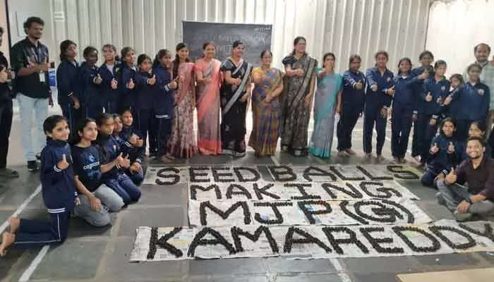 సీడ్ బాల్స్తో పర్యావరణ పరిరక్షణ సీడ్ బాల్స్తో పర్యావరణ పరిరక్షణ