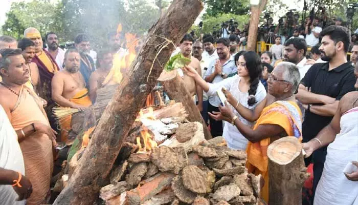 సింగర్ ఎస్. జానకి అంత్యక్రియలు పూర్తి సింగర్ ఎస్. జానకి అంత్యక్రియలు పూర్తి