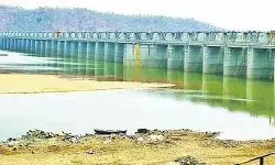 జిల్లాకు పారని గోదావరి నీటి చుక్క .. దేవాదుల ప్రాజెక్టుపైనే ఆశలు! జిల్లాకు పారని గోదావరి నీటి చుక్క .. దేవాదుల ప్రాజెక్టుపైనే ఆశలు!