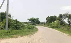 ప్రమాదమని తెలిసినా.. పట్టించుకోరు! ప్రమాదమని తెలిసినా.. పట్టించుకోరు!