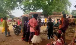 మూడేళ్ల బాలికపై అత్యాచారం.. సెటిల్మెంట్ డబ్బుతో పంచాయతీ పెద్దల జల్సా! మూడేళ్ల బాలికపై అత్యాచారం.. సెటిల్మెంట్ డబ్బుతో పంచాయతీ పెద్దల జల్సా!