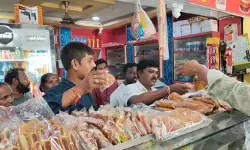 బేకరీలలో మున్సిపల్ అధికారుల ఆకస్మిక తనిఖీలు బేకరీలలో మున్సిపల్ అధికారుల ఆకస్మిక తనిఖీలు
