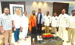 ఎంపీ చామల కిరణ్ కుమార్ రెడ్డిని కలిసిన కాంగ్రెస్ మండల అధ్యక్షుడు