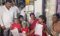 కార్యకర్త కరంచంద్ కుటుంబానికి అండగా ఉంటాం: మాజీ మంత్రి సబితా ఇంద్రారెడ్డి కార్యకర్త కరంచంద్ కుటుంబానికి అండగా ఉంటాం: మాజీ మంత్రి సబితా ఇంద్రారెడ్డి