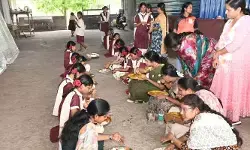 పిల్లలూ రోజూ మెనూ ఇస్తున్నారా.. కలెక్టర్ హరిత