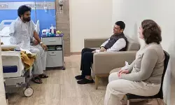 పవన్ కల్యాణ్ను పరామర్శించిన మహారాష్ట్ర సీఎం.. ఆరోగ్య పరిస్థితిపై ఆరా! పవన్ కల్యాణ్ను పరామర్శించిన మహారాష్ట్ర సీఎం.. ఆరోగ్య పరిస్థితిపై ఆరా!