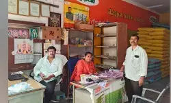 ఎరువుల దుకాణంలో వ్యవసాయ అధికారి ఆకస్మిక తనిఖీ ఎరువుల దుకాణంలో వ్యవసాయ అధికారి ఆకస్మిక తనిఖీ