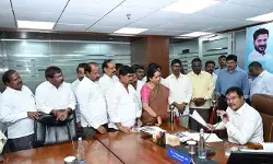 ‘రహదారులు.. పార్కులు కాపాడండి’.. హైడ్రా ప్రజావాణికి 56 ఫిర్యాదులు ‘రహదారులు.. పార్కులు కాపాడండి’.. హైడ్రా ప్రజావాణికి 56 ఫిర్యాదులు