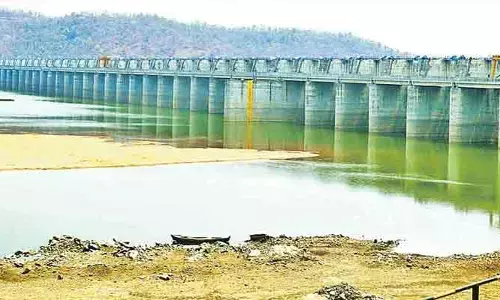 జిల్లాకు పారని గోదావరి నీటి చుక్క .. దేవాదుల ప్రాజెక్టుపైనే ఆశలు!