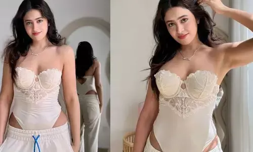 హాట్ అందాలతో కుర్రాళ్లను ఫిదా చేస్తున్న శోభితా రాణా