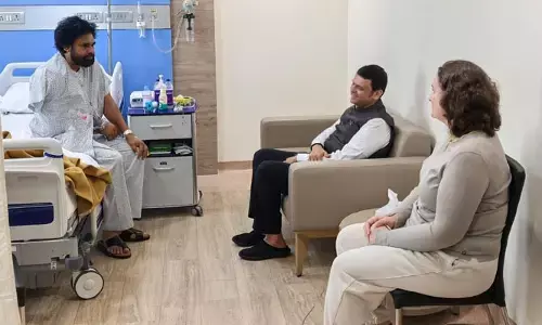 పవన్‌ కల్యాణ్‌ను పరామర్శించిన మహారాష్ట్ర సీఎం.. ఆరోగ్య పరిస్థితిపై ఆరా!