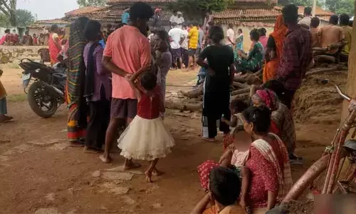 మూడేళ్ల చిన్నారిపై అత్యాచారం.. రూ.లక్ష జరిమానాతో సరిపెట్టిన పెద్దమనుషులు