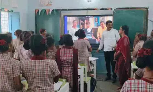 కేజీబీవీ పాఠశాలను సందర్శించిన బీజేపీ రాష్ట్ర కార్యవర్గ సభ్యుడు డా. బంగ్లా లక్ష్మీకాంత్ రెడ్డి