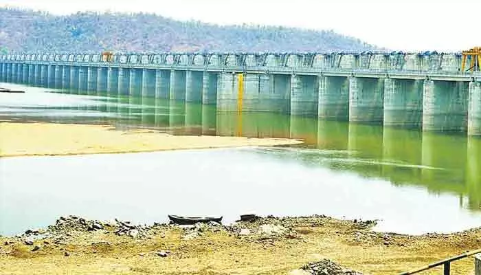జిల్లాకు పారని గోదావరి నీటి చుక్క .. దేవాదుల ప్రాజెక్టుపైనే ఆశలు! జిల్లాకు పారని గోదావరి నీటి చుక్క .. దేవాదుల ప్రాజెక్టుపైనే ఆశలు!
