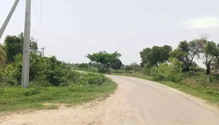 ప్రమాదమని తెలిసినా.. పట్టించుకోరు! ప్రమాదమని తెలిసినా.. పట్టించుకోరు!