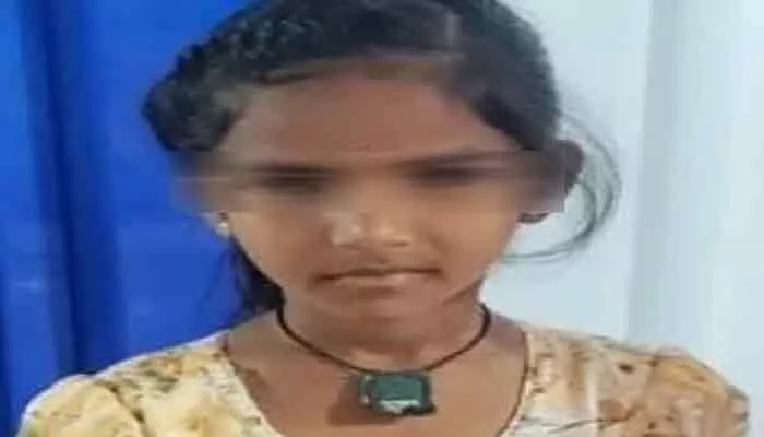 నిద్రలోనే తల్లి, బిడ్డను కాటేసిన పాము.. చిన్నారి మృతి, తల్లికి చికిత్స! నిద్రలోనే తల్లి, బిడ్డను కాటేసిన పాము.. చిన్నారి మృతి, తల్లికి చికిత్స!