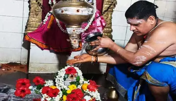 మహాశివైక్య యోగ అభిషేకం.. తరలివచ్చిన భక్తులు మహాశివైక్య యోగ అభిషేకం.. తరలివచ్చిన భక్తులు