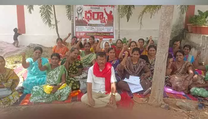 ఐకేపీ వీఓఏలకు రూ.26 వేల కనీస వేతనం అమలు చేయాలి ఐకేపీ వీఓఏలకు రూ.26 వేల కనీస వేతనం అమలు చేయాలి