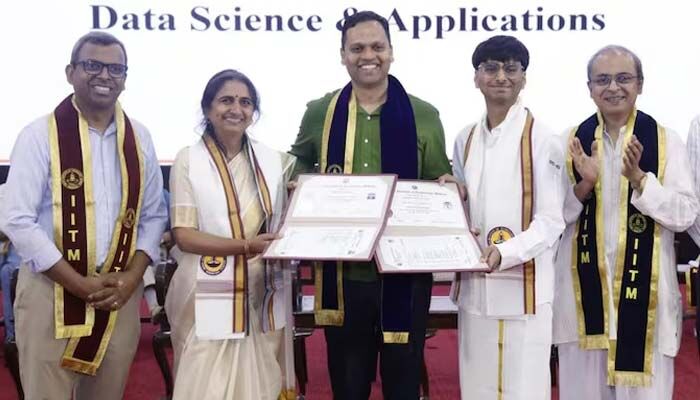 ఐఐటీ మద్రాస్ స్నాతకోత్సవంలో అరుదైన ఘట్టం: ఒకే వేదికపై పట్టా అందుకున్న తల్లీకుమారులు