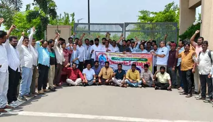 టీడబ్ల్యూజేఎఫ్ వినతిపై ఖమ్మం జిల్లా కలెక్టర్ స్పందన టీడబ్ల్యూజేఎఫ్ వినతిపై ఖమ్మం జిల్లా కలెక్టర్ స్పందన