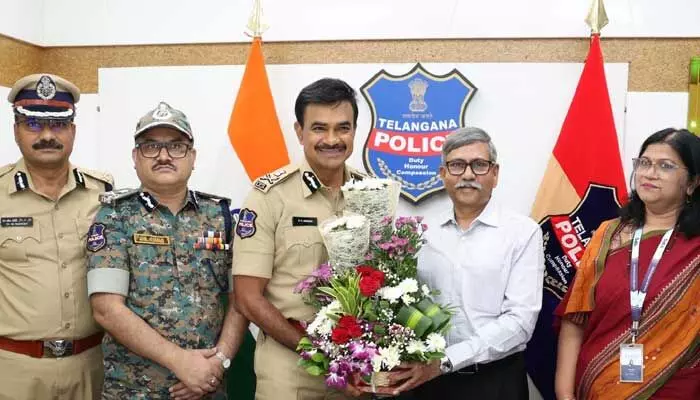 పనుల్లో నిర్లక్ష్యం వహిస్తే సహించం.. అధికారులపై డీజీపీ ఆనంద్ ఆగ్రహం పనుల్లో నిర్లక్ష్యం వహిస్తే సహించం.. అధికారులపై డీజీపీ ఆనంద్ ఆగ్రహం