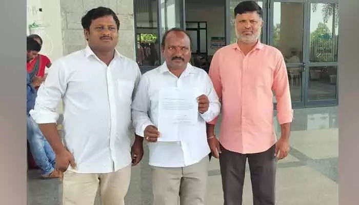 లక్క పురుగుతో ఇబ్బందులు పడుతుంటే అధికారులు నిద్రపోతున్నారా..? లక్క పురుగుతో ఇబ్బందులు పడుతుంటే అధికారులు నిద్రపోతున్నారా..?
