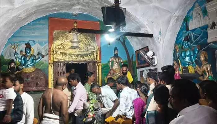 దక్షిణ కాశీకి పోటెత్తిన భక్తులు దక్షిణ కాశీకి పోటెత్తిన భక్తులు