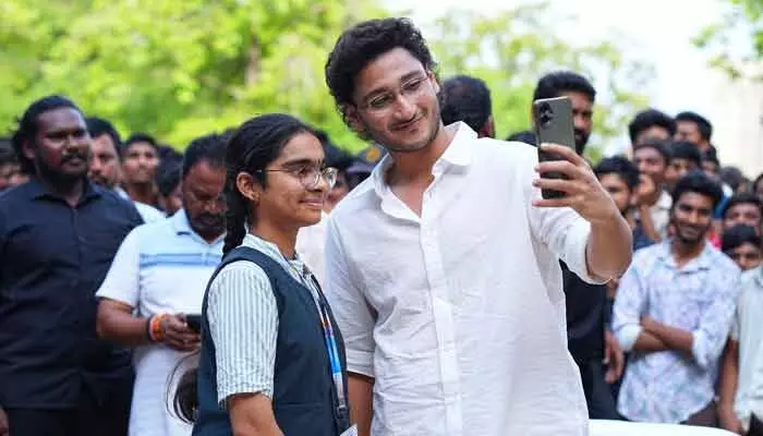 విజ్ఞాన్స్లో ‘శ్రీనివాస మంగాపురం’ సినిమా యూనిట్ సందడి విజ్ఞాన్స్లో ‘శ్రీనివాస మంగాపురం’ సినిమా యూనిట్ సందడి