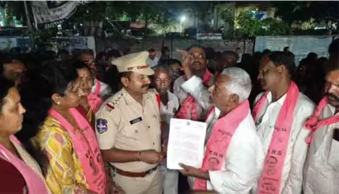 సీఎం రేవంత్పై కేసు నమోదు చేయాలని బీఆర్ఎస్ నేత జీవన్రెడ్డి ఫిర్యాదు సీఎం రేవంత్పై కేసు నమోదు చేయాలని బీఆర్ఎస్ నేత జీవన్రెడ్డి ఫిర్యాదు