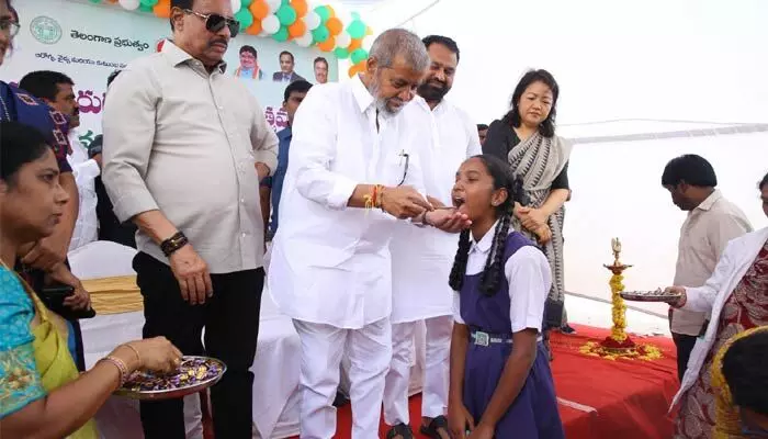 నులిపురుగులకు చెక్.. 1-19 ఏళ్ల వారందరికీ తప్పనిసరి ఆల్బెండజోల్ : మంత్రి కీలక హెచ్చరిక నులిపురుగులకు చెక్.. 1-19 ఏళ్ల వారందరికీ తప్పనిసరి ఆల్బెండజోల్ : మంత్రి కీలక హెచ్చరిక